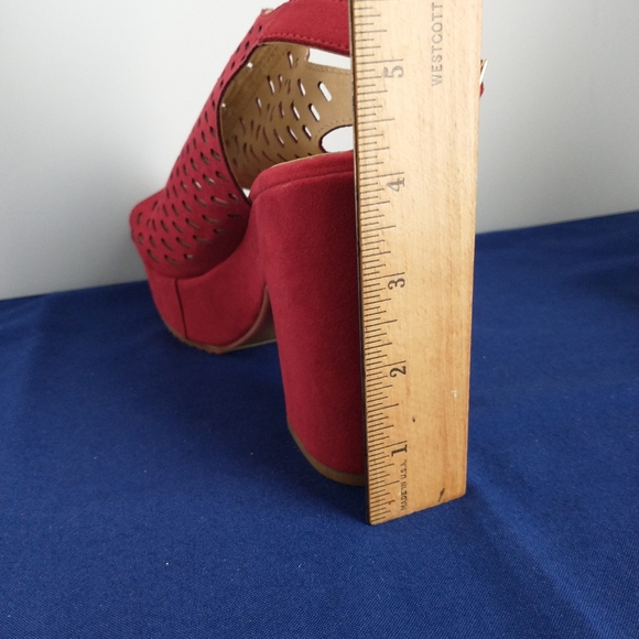 Heels Red Sandals Platform & Belt closure NEW - Picture 5 of 6